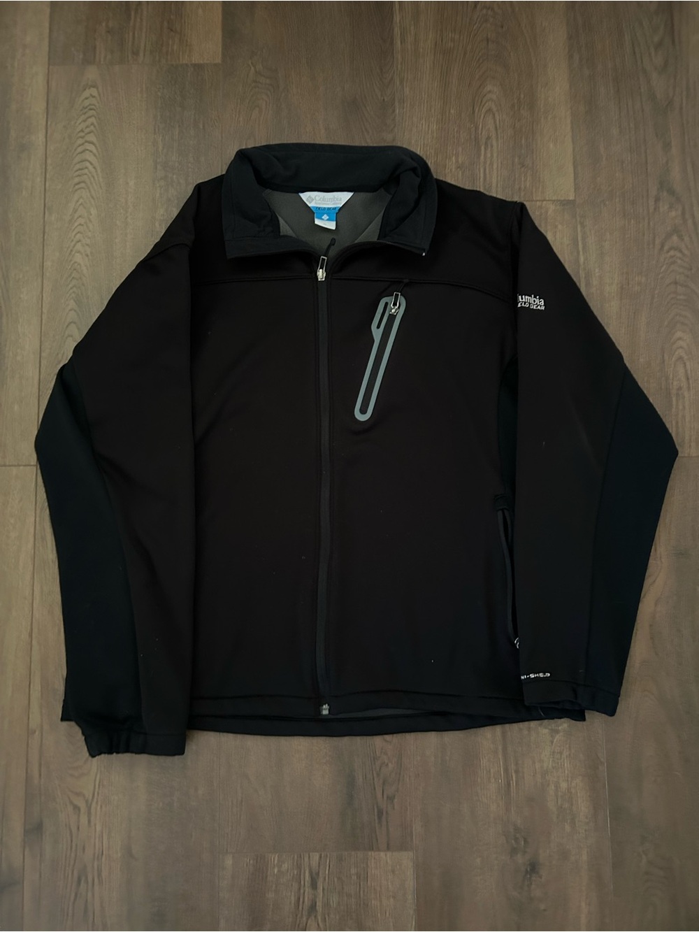 Columbia Men's Black Softshell Zip Jacket with Chest Pocket Used